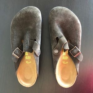 Birkenstock - Suede Mocha Boston. Never been worn
